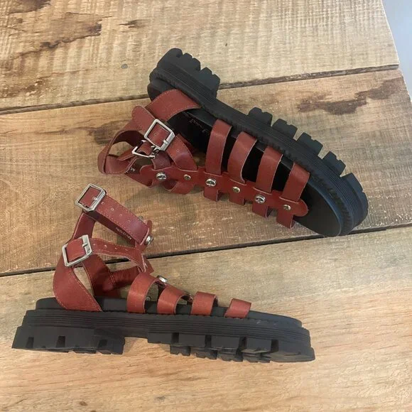 Free People Hadley Hammered Stud Sandals NEW Size 39 (US 9) - Picture 7 of 9